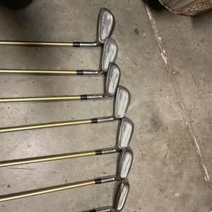 Woman’s golf clubs Tour classic right Handed 7 pc set